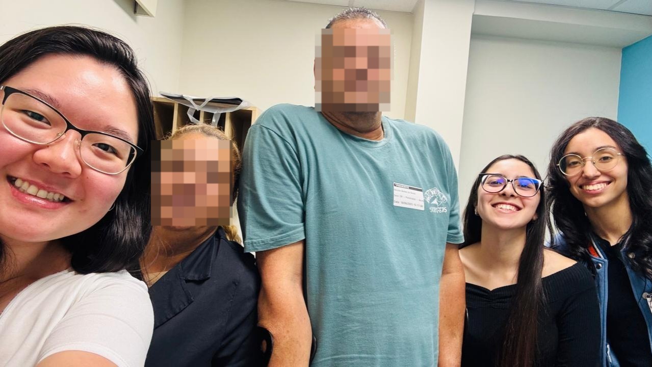 Participantes em conversa sobre o projeto